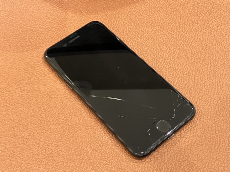 画面が割れてしまったiPhone7（アイフォン）修理を行いました【スマホ修理工房仙台PARCO2店】