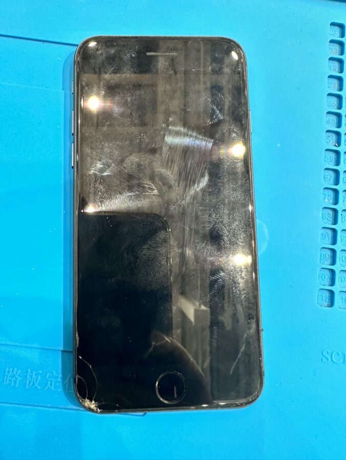 iPhone8（アイフォン8）のバッテリー交換修理は、即日修理対応の「スマホ修理工房　池袋P'パルコ本店」へ！