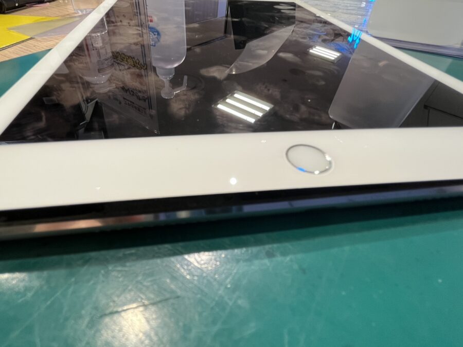 バッテリーがパンパンに膨らんでしまった?iPad Pro9.7(アイパッド) のバッテリー交換、膨張の場合も喜んでお受けいたしま