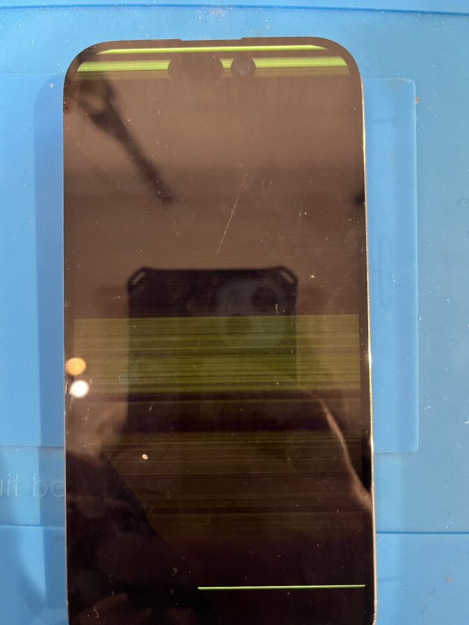 iPhone14 Proの画面の修理ならデータそのまま「スマホ修理工房 渋谷店」へ！