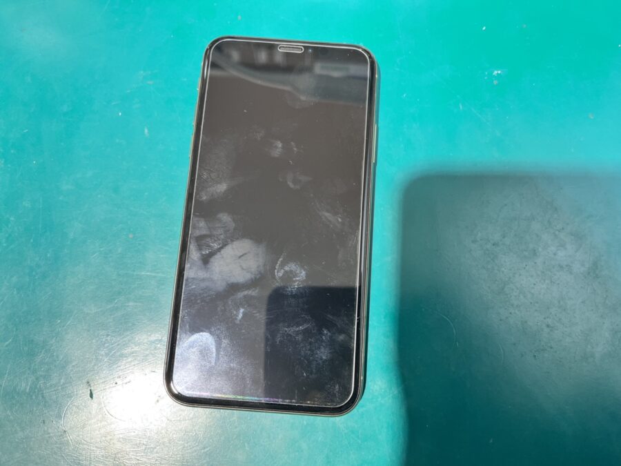 iPhone XS（アイフォン）画面が映らない！？何とかなりますよ！