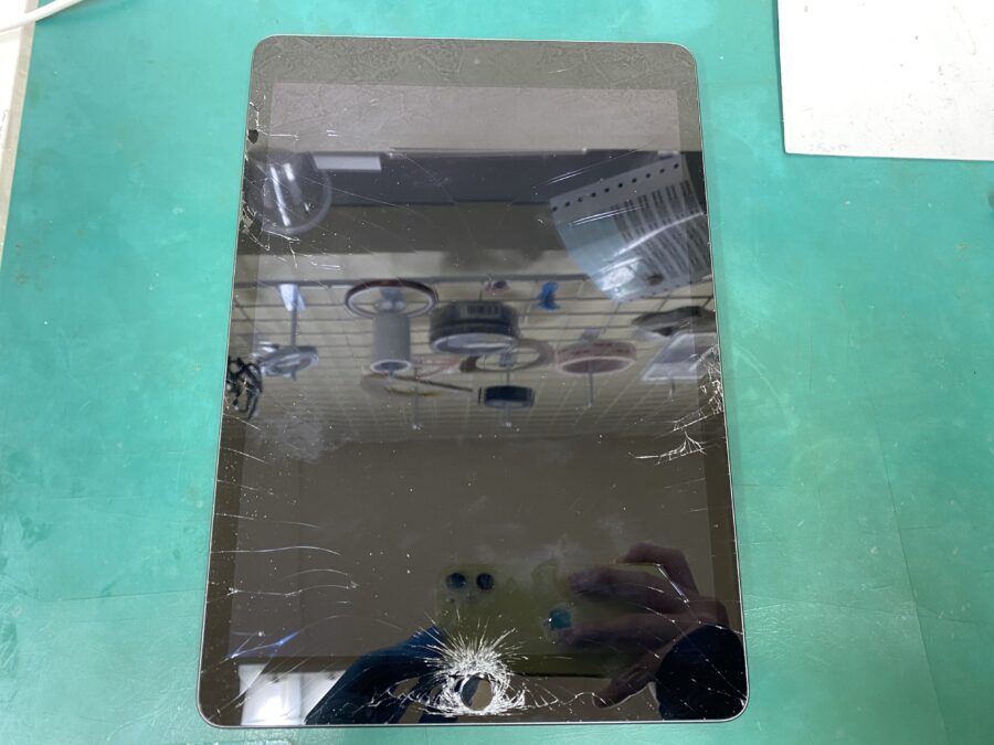 江東区西大島、亀戸近くのスマホ修理店！iPad 第9世代(アイパッド) 落してガラス割れ。。