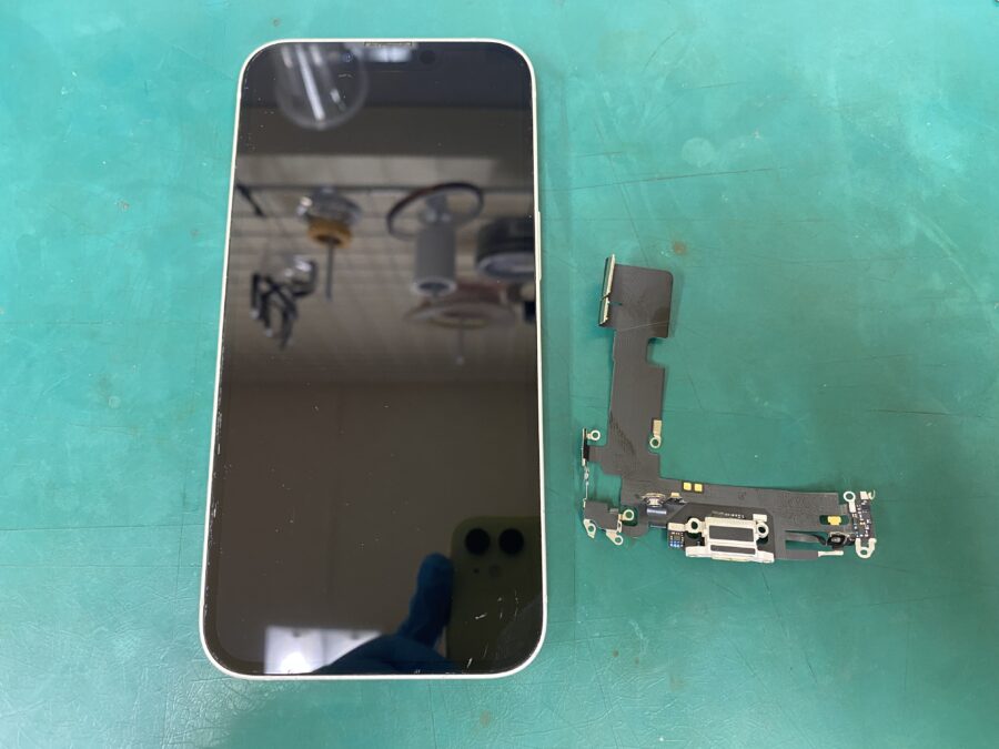江東区西大島、亀戸近くのスマホ修理店！iPhone13(アイフォン)水没して充電が出来ない。