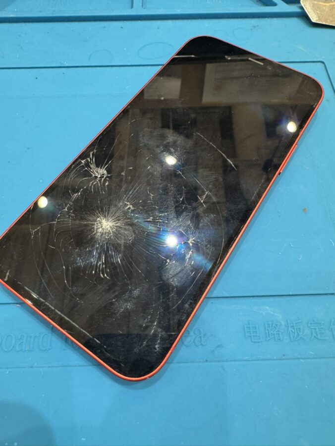 最短即日対応！！！iPhone12  の画面交換なら「スマホ修理工房　池袋P'パルコ本店」にお任せください！