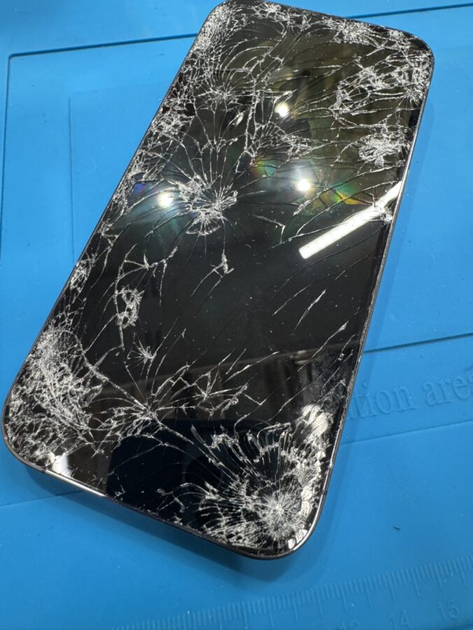 iPhone14Pro  の画面交換なら、データそのまま・即日対応の「スマホ修理工房　池袋P'パルコ本店」へ！