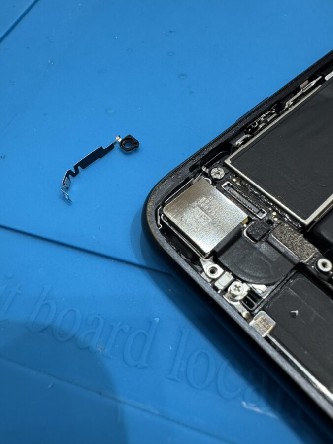 iPhoneSE2 (アイフォンSE2) のNFCアンテナ交換は、「スマホ修理工房　池袋P'パルコ本店」にお任せください！
