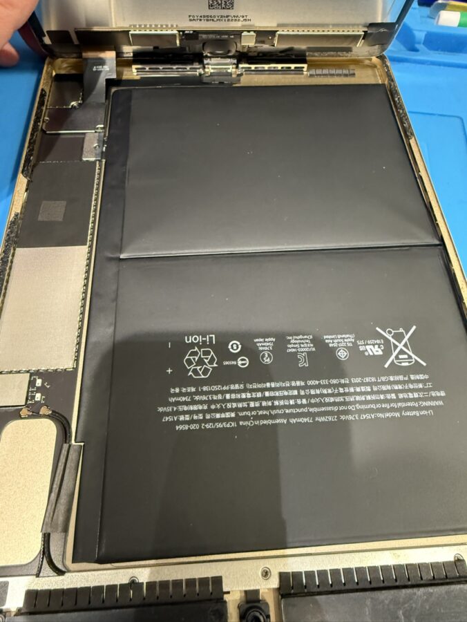 バッテリー膨張！？iPad Air 2（アイパッド）のバッテリー交換ならデータそのまま、即日修理のスマホ修理工房渋谷店