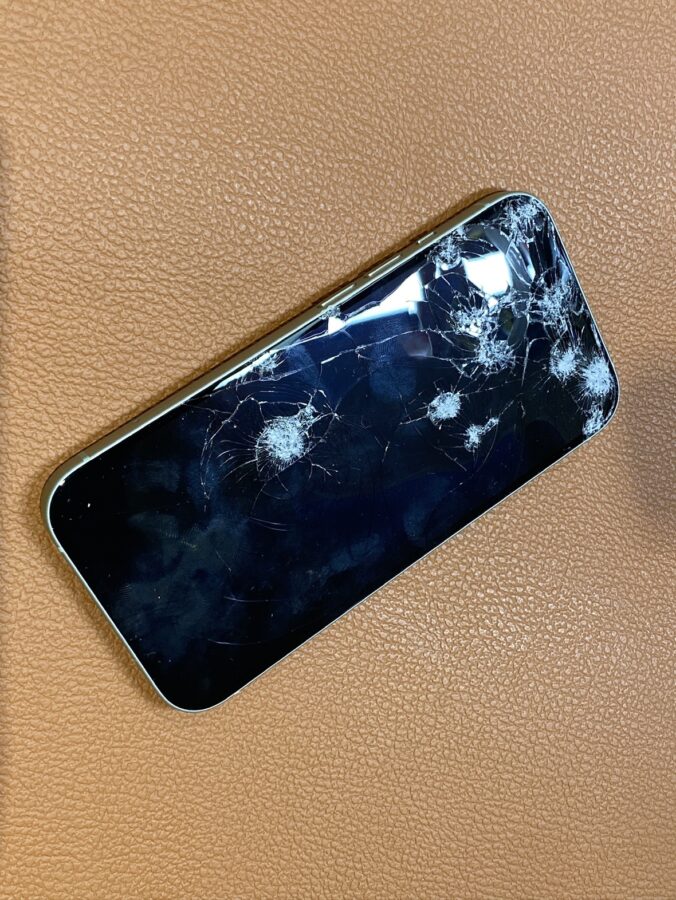 液晶が映らなくなってしまったiPhone15（アイフォン）修理を行いました【スマホ修理工房仙台PARCO2店】