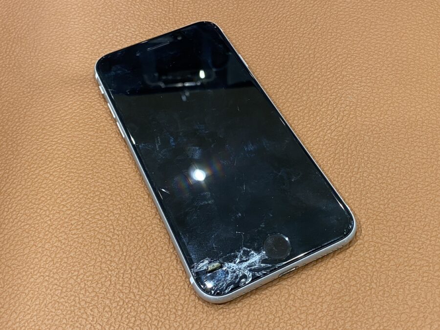 画面が割れてしまったiPhoneSE2（アイフォン）修理を行いました【スマホ修理工房仙台PARCO2店】