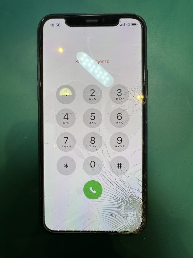 画面が割れてタッチも効かない...iPhone11Pro画面交換修理【スマホ修理工房荻窪タウンセブン店】