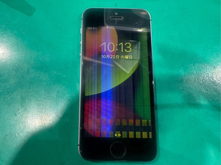 液晶縦線！ iPhoneSE2画面交換修理【スマホ修理工房三鷹店】