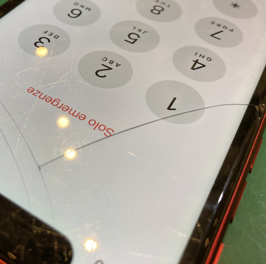 iPhone11 ガラス割れ、画面交換修理【三鷹店】