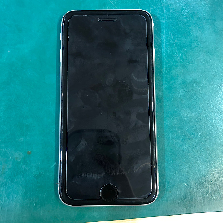 モバイルバッテリーを持ち歩いている方必見！！充電の減りはバッテリー交換で直せます！！　iPhone８（アイフォン８）