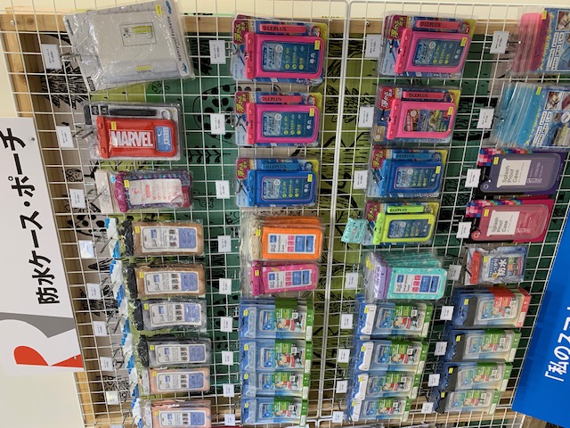 夏のレジャーの必需品!スマホ防水ポーチ販売中です!!