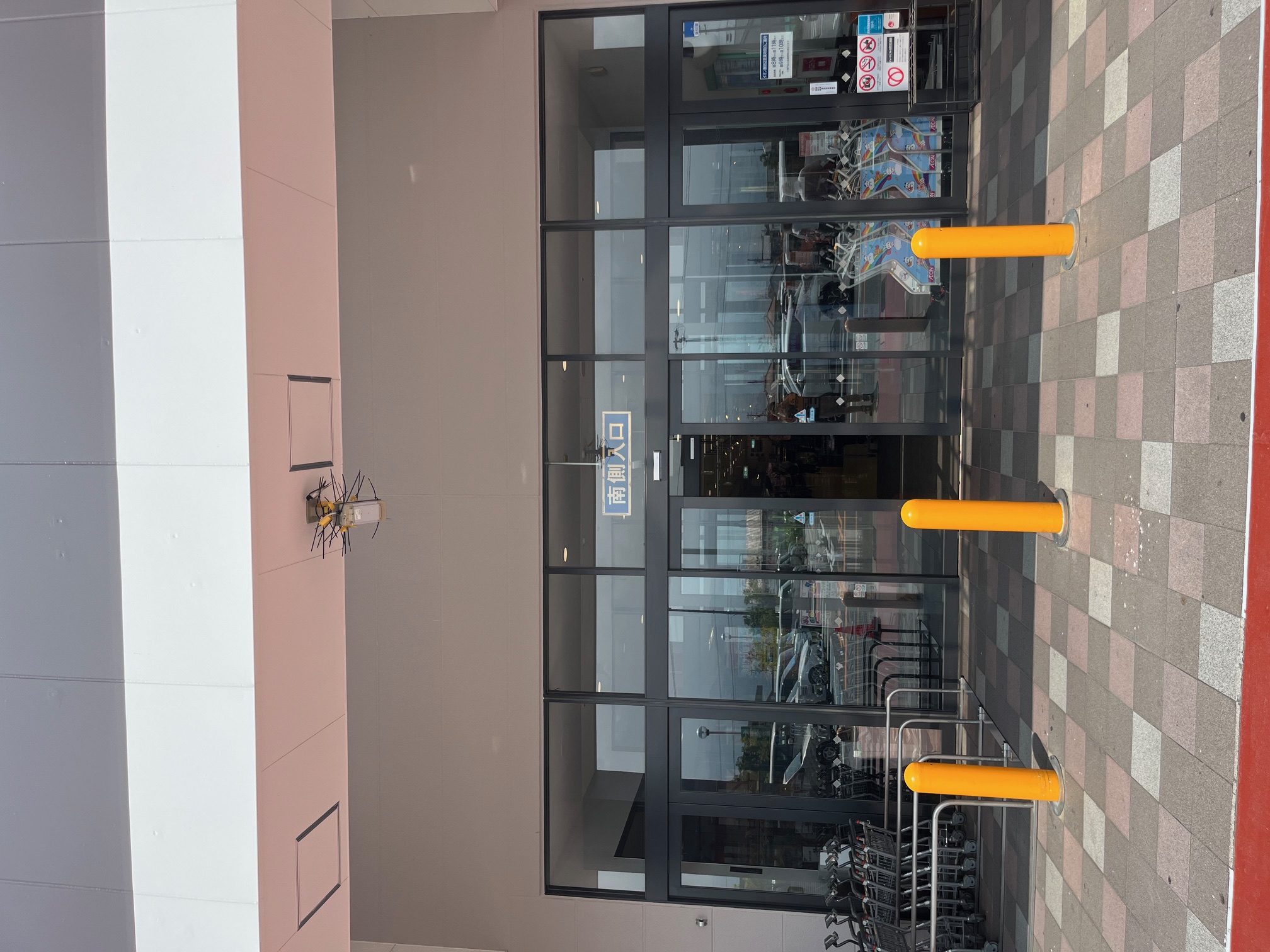 { 上郷 イオン飯田店 南側入口を入ります }