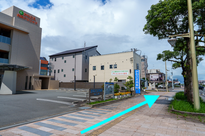 { 加冶屋自動車・かわごえ内科クリニック前を通過します }