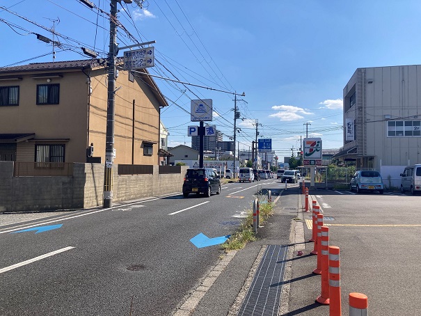 { セブンイレブン長岡京開田1丁目店を右に出て、 }