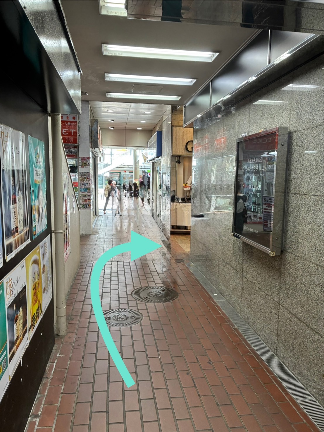 { 十字路が見えたら右に曲がります }