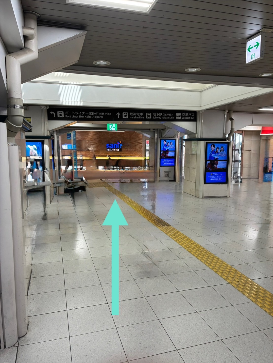 { エスカレーター、階段があります }