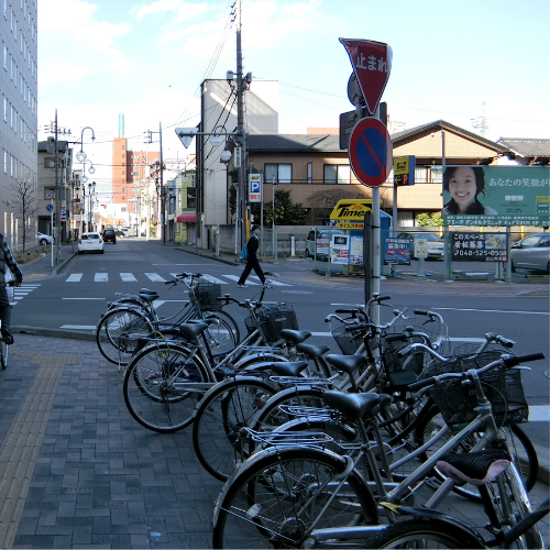 { 歩道を渡り直進します }