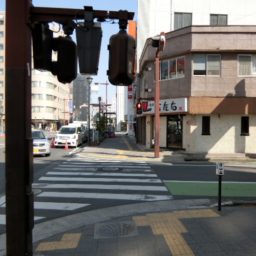 { 次の信号も渡ります }