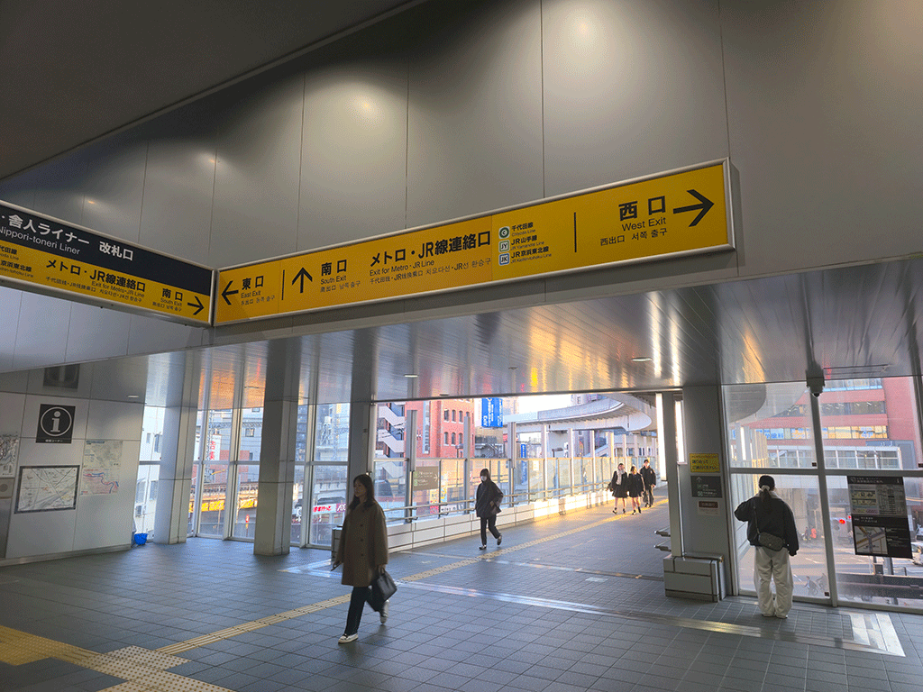 { 日暮里・舎人ライナーの場合は西口より出ていただくと最短距離で到着できます。 }