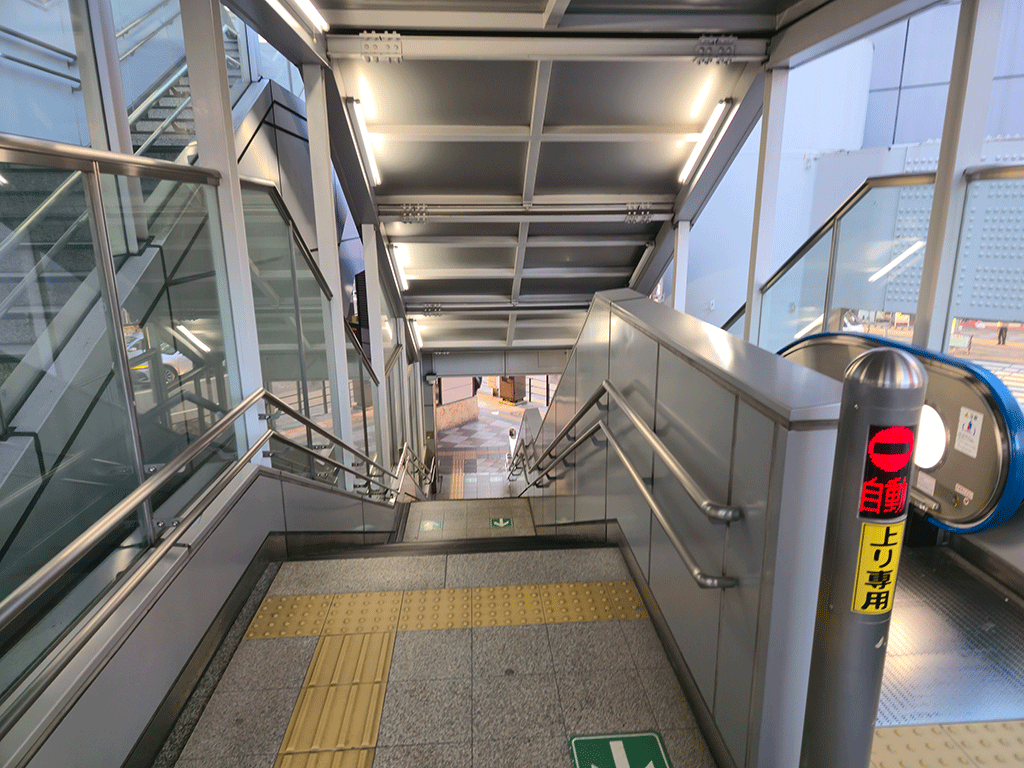 { 日暮里・舎人ライナー西日暮里駅よりメトロ・JR線連絡口からでもお越しいただくことができます。 }