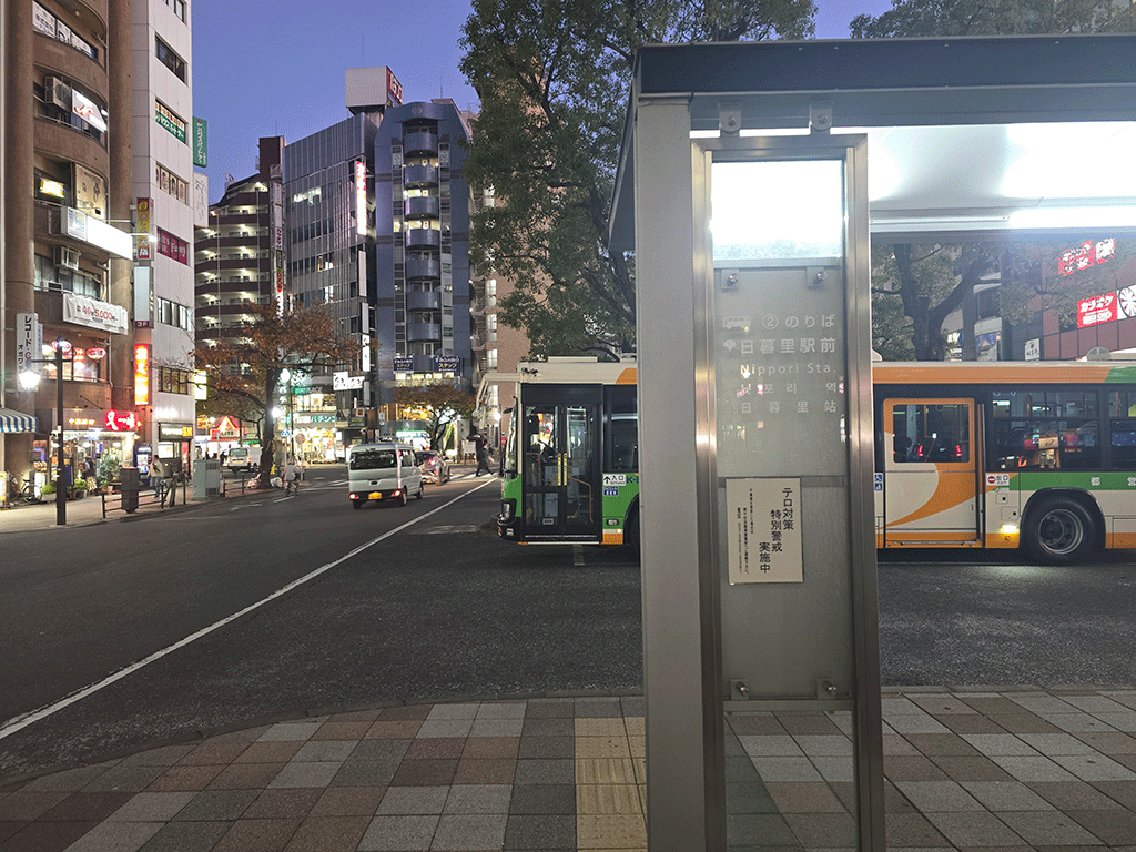 { 都営バス見沼代親水公園駅前、加賀団地、日暮里駅前。江北、西新井大師、舎人公園などからはこちらのバスが便利です。 }