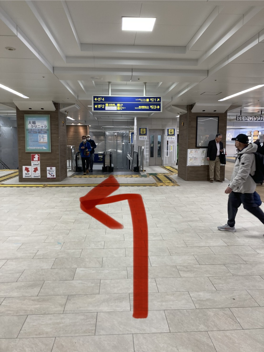 { 出口4に向かってください。 }