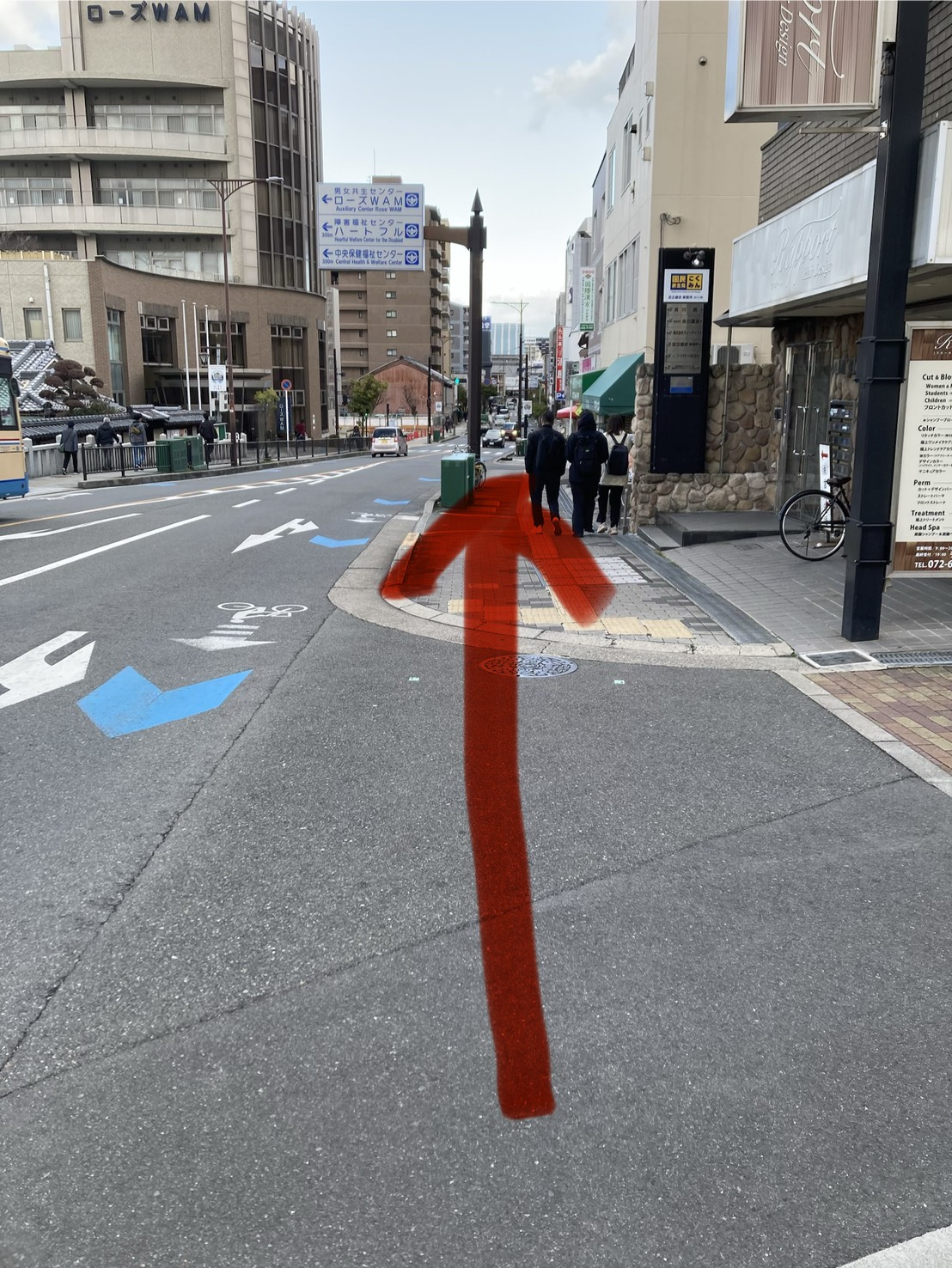 { 東本願寺別院が見えるまで直進してください }