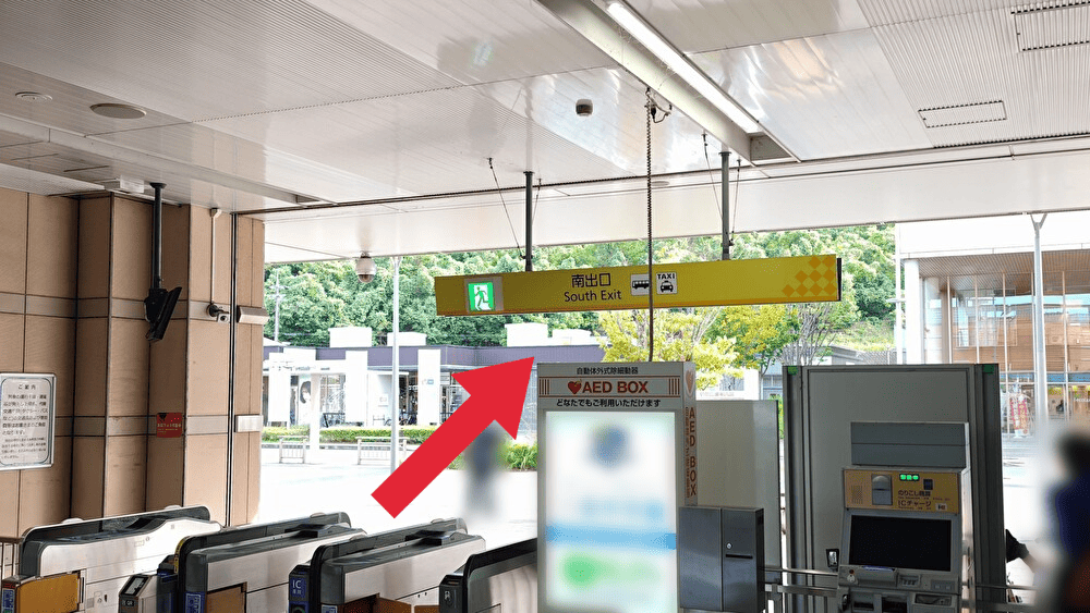 「学研奈良登美ヶ丘駅」南出口を出て