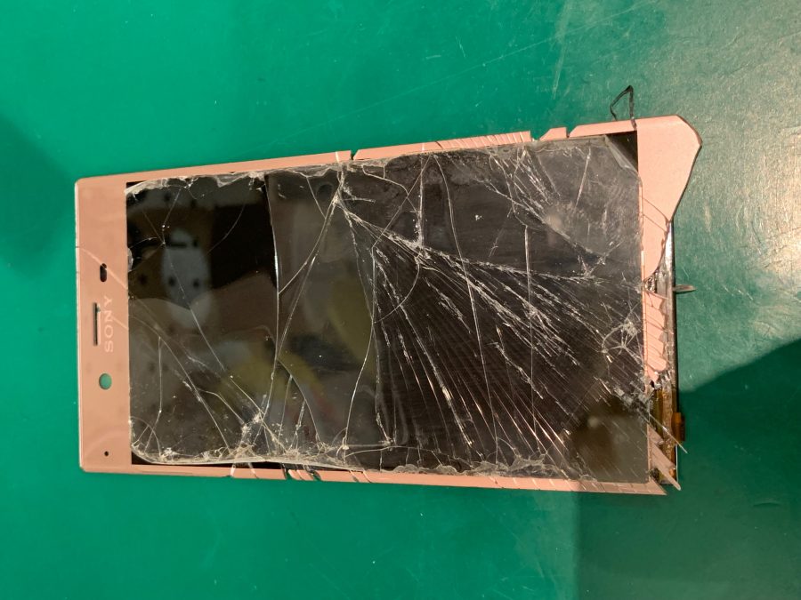 Xperia XZ(エクスペリア)の画面交換を行いました！スマホ修理工房なら即日修理可能です！【大阪なんばウォーク店】