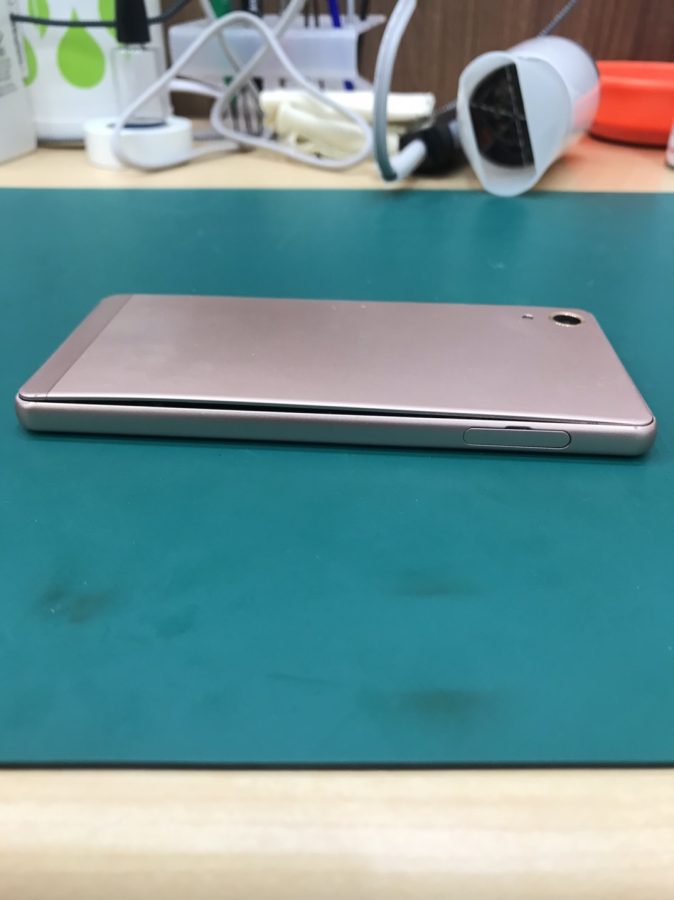 【バッテリーが膨張！？】Xperia X Performance（SO-04H）バッテリー交換　スマホ修理工房【テラスモール湘南