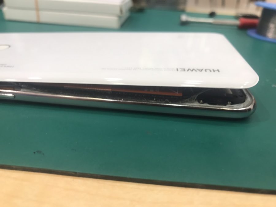 P30Liteバッテリー膨張ならデータそのままで交換が可能！【スマホ修理工房テラスモール湘南店】