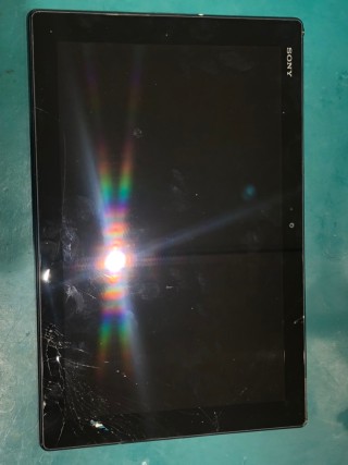 上田市蒼久保よりXperia(エクスペリア)Z4tablet(タブレット) 画面割れてしまってタッチが効かない！と修理ご依頼いた