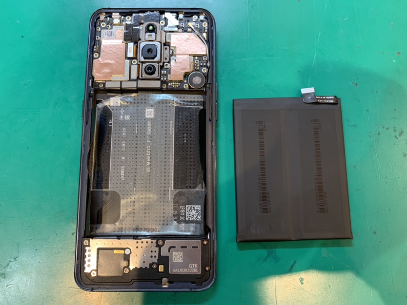 OPPOのR17Pro（オッポ）のバッテリーが減りが早い！そう感じたら！スマホ修理工房新宿PePe店でサクッと交換！