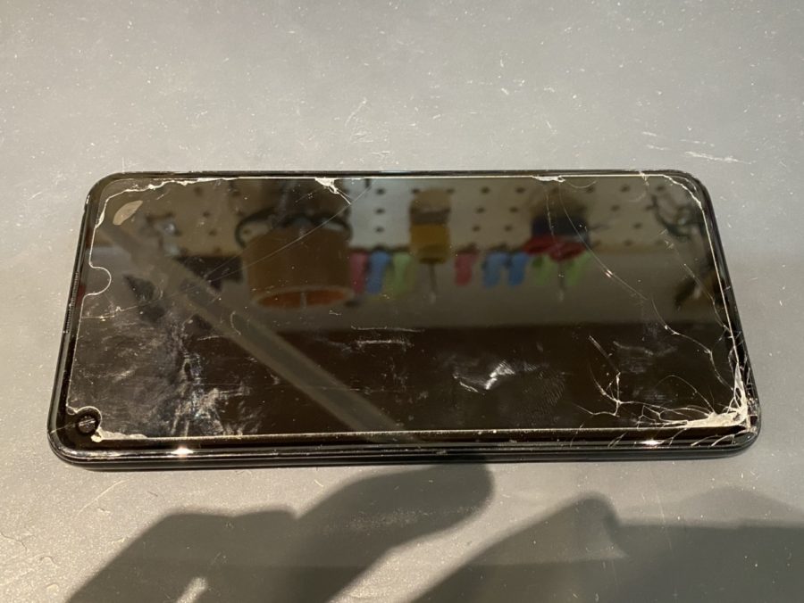 Google Pixel 4a(5G)(ピクセル)の画面修理ならスマホ修理工房なんばウォーク店におまかせ！データそのまま即日