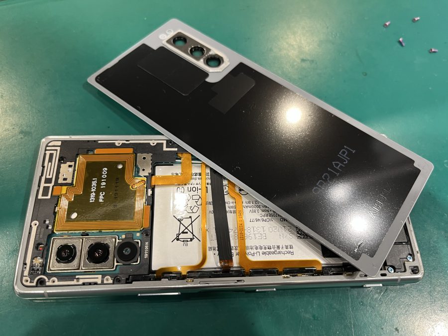 Xperia5(エクスペリア)のバッテリー交換はスマホ修理工房ペリエ千葉店で60分から♪