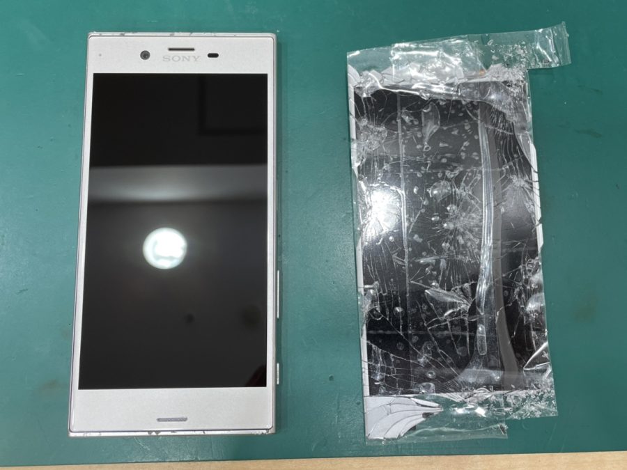 【画面割れ交換修理】XPERIA XZ（エクスペリア）車に轢かれて画面がバキバキに！【スマホ修理工房テラスモール湘南店】