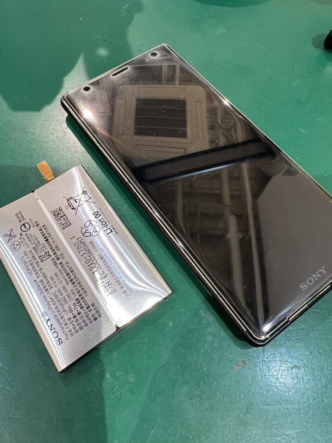 充電の減りが早いXperia XZ2(エクスペリア)のバッテリー交換ならスマホ修理工房水戸オーパ店へお任せください！！