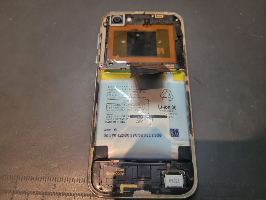 バッテリーが膨張したAQUOS R（アクオス）の修理を行いました！