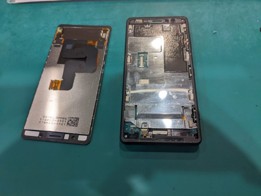 XperiaXZ2 Compact SO05K(エクスペリア)のバッテリー交換はスマホ修理工房ペリエ千葉店へ！