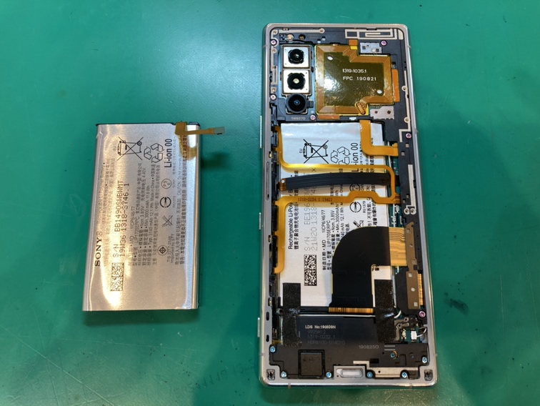 SONY Xperia5(エクスペリア)のバッテリー交換も対応しております☆彡【スマホ修理工房新宿PePe店】
