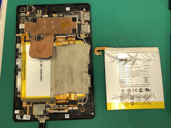 ZenPad3 8.0のバッテリー交換！【スマホ修理工房ココリア多摩センター店】