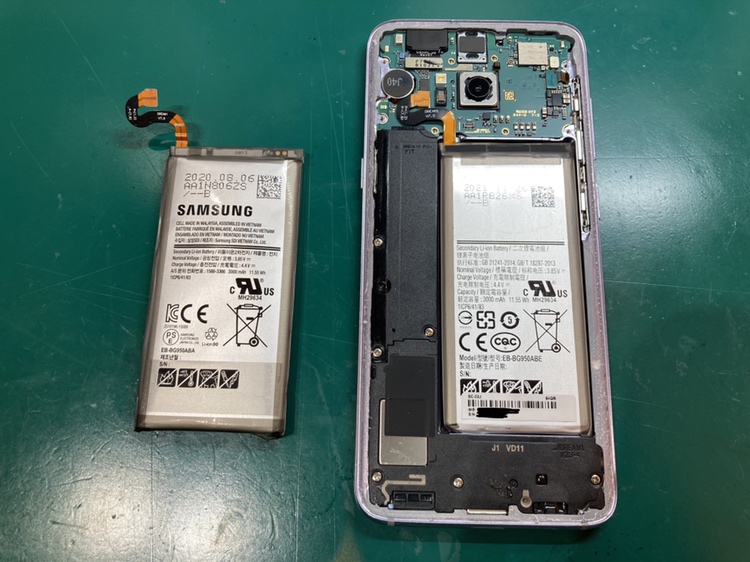 Galaxy S8(ギャラクシー)の膨張したバッテリーを交換させて頂きました！【スマホ修理工房新宿PePe店】