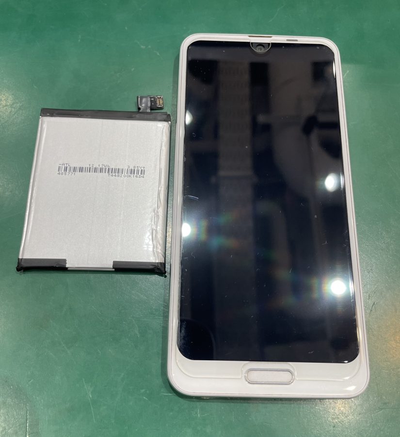 SHARP AQUOS R2（SH-03K/SHV42/706SH）のバッテリー膨張は、「スマホ修理工房池袋P’パルコ店」へ！