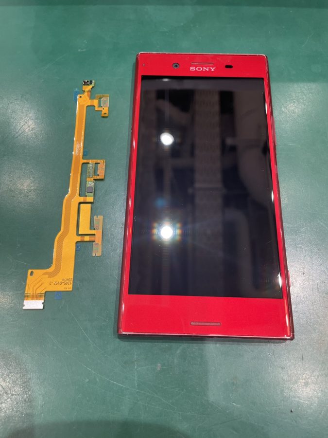 Xperia XZ Premium（エクスペリア）の電源ボタンが反応しない…スマホ修理工房池袋P’パルコ店にご相談ください！