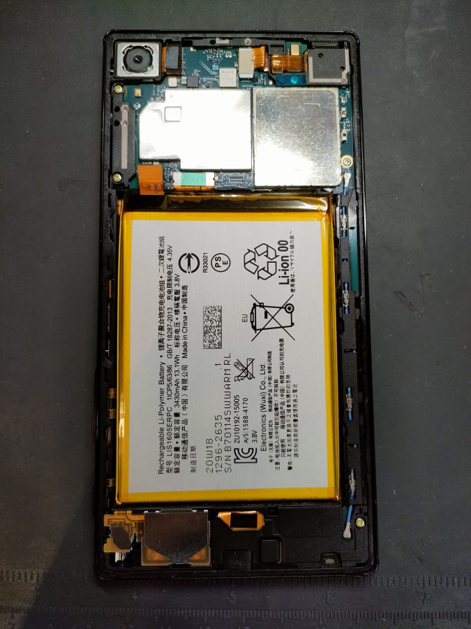 バッテリーの減りが早いXperia Z5 Premium(エクスペリア)のバッテリー交換を行いました！スマホ修理工房なんばウォー