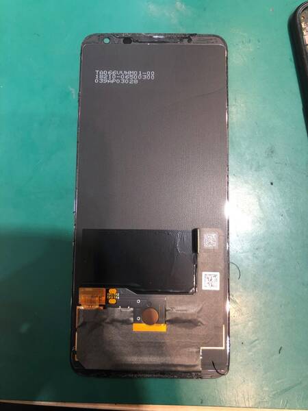 ROG Phone Ⅱ（アールオージーフォンツー）のフロントパネルを交換！【ココリア多摩センター店】