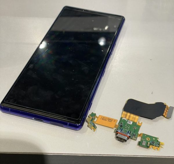 SONY Xperia1(エクスペリア)の充電ができない！？それ、スマホ修理工房渋谷店で解決できます！